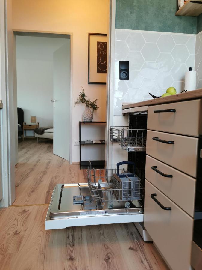 Up Wulkje21 Neu Renovierte Wohnung Mit Pkw Stellplatz Emden Eksteriør bilde