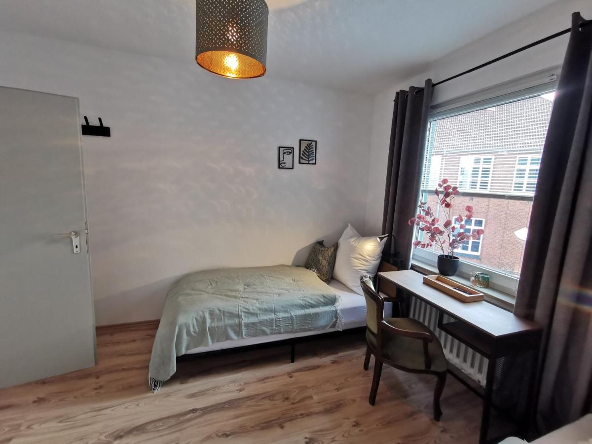 Up Wulkje21 Neu Renovierte Wohnung Mit Pkw Stellplatz Emden Eksteriør bilde